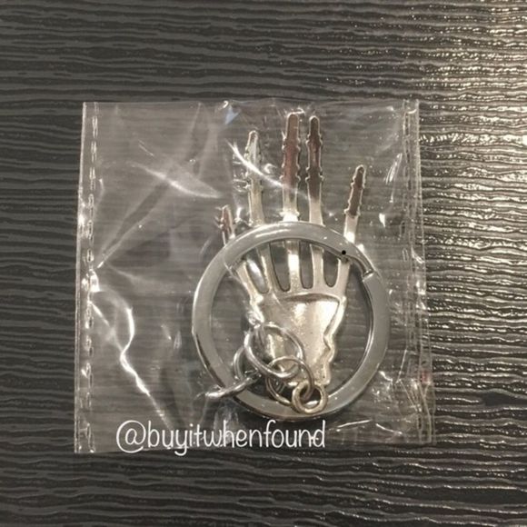 K Skeleton Hand Halloween Gothic Keychain - Picture 4 of 7